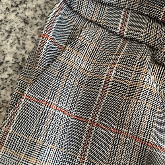 JL Straight Leg Plaid Tie Front Pull on Pant with Side Pockets - Excellent - Picture 4 of 4